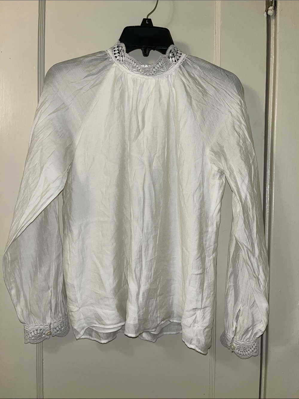 Ann Taylor White Lace Trim Long Sleeve Lined Blouse